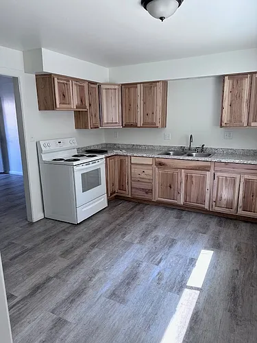 587 Hansen Ave #8 Photo 1