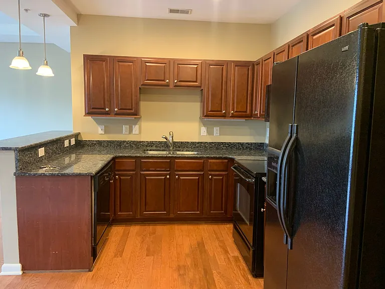 605 W Market St #416 — Photo 7