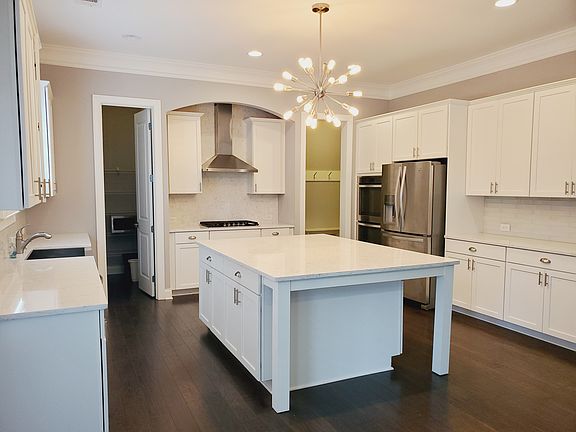3rd image of 215 Johnston Farm Ln