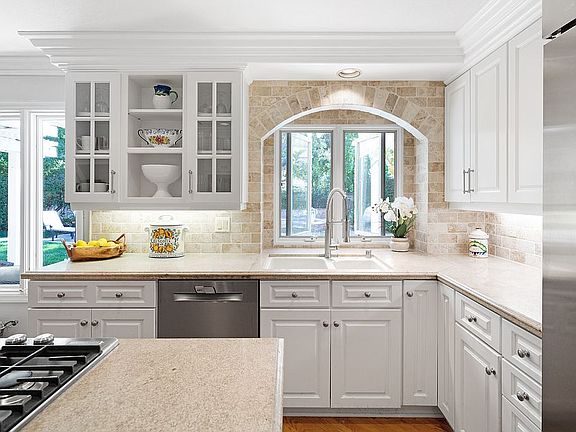 4th image of 2676 Country Ln