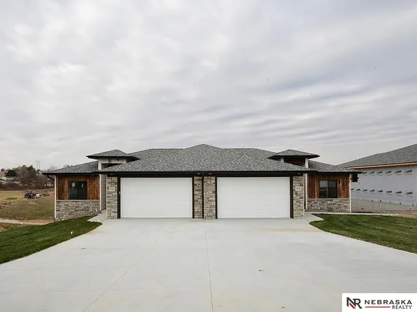 1155 Sand Hill Rd, Louisville, NE 68037