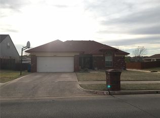 2001 Dorchester Rd, Midwest City, OK 73130