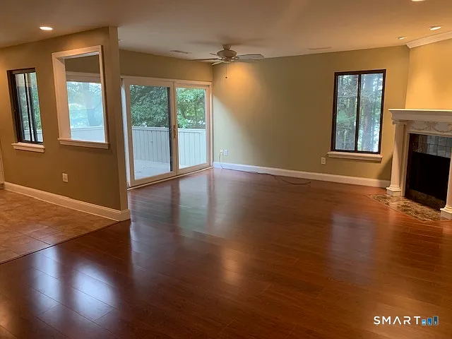 16 Greenbriar Dr #E — Photo 8