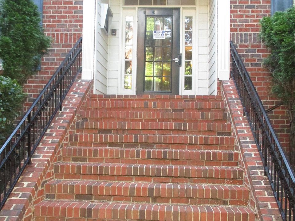 Front Entrance: pin code for guests