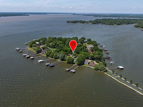 3rd image of 697 Enchanted Isles Dr