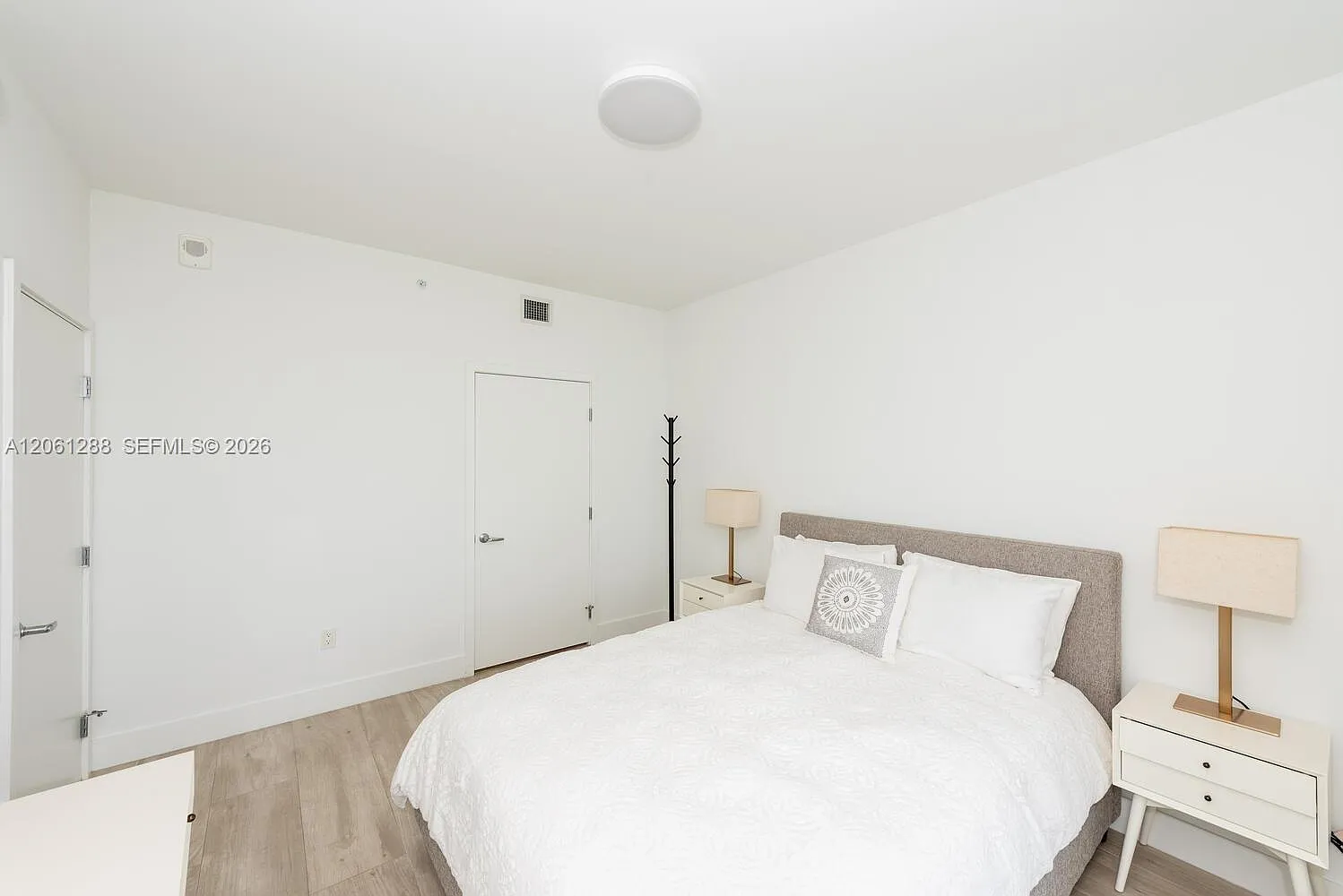 2 bed, 1122 sqft, $4,200 — Photo 2