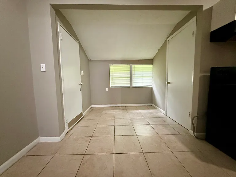 3630 Dundale Rd — Photo 3