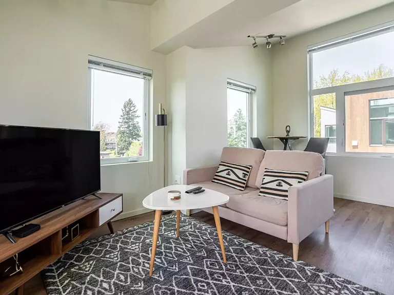 Plaza Apartments — Photo 22