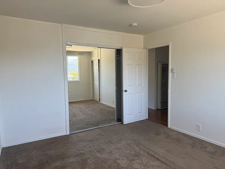 904 Crespi Dr — Photo 4