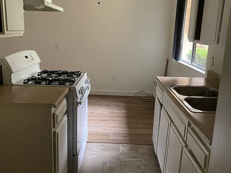10655 Sherman Grove Ave — Photo 2