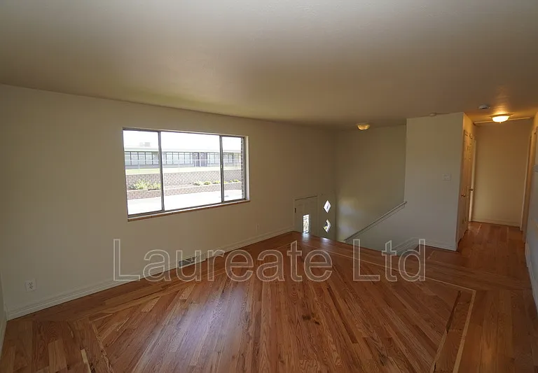 3330 W Mountain Rd — Photo 3