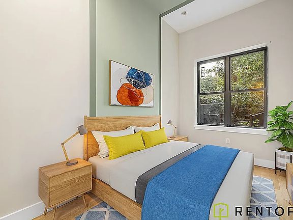 3rd image of 253 Melrose St APT 1L