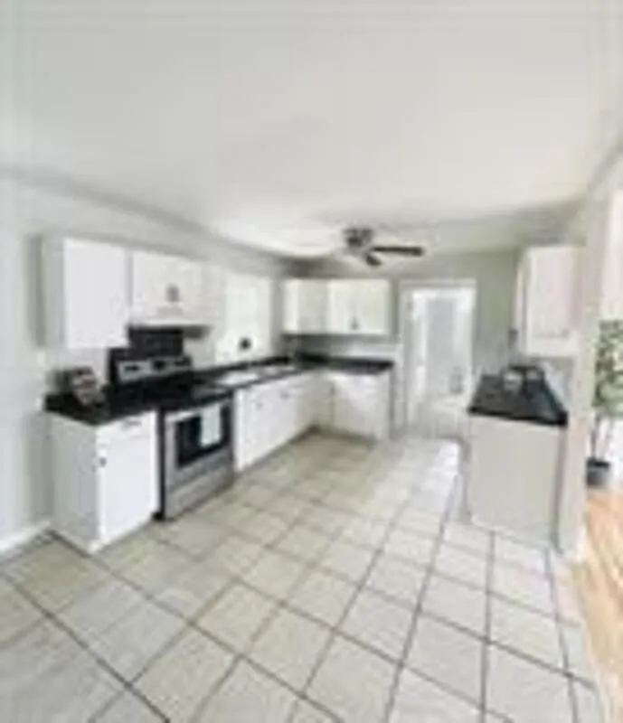 4 bed, 2.0 bath, 1392 sqft, $1,650 — Photo 3