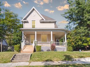 402 S 7th St, Saint Clair, MI 48079