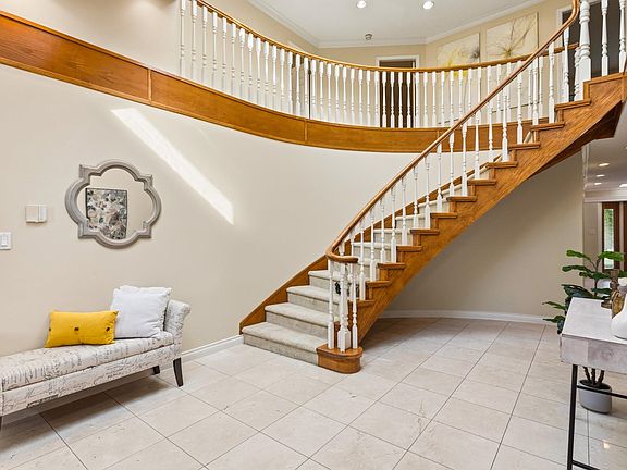 3rd image of 8480 Sunnywood Dr