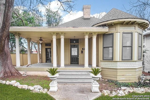 1st image of 420 W Mistletoe Ave