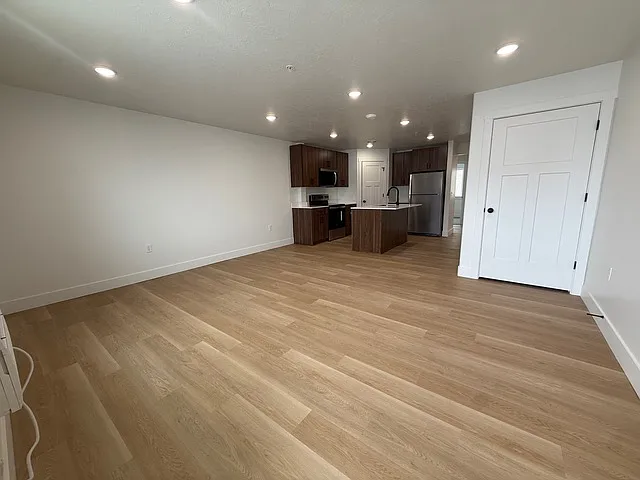 2 bed, 850 sqft, $1,025 — Photo 2