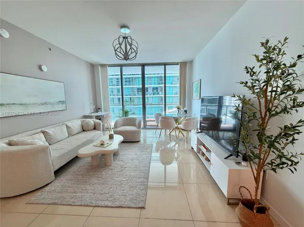 1111 SW 1st Ave APT 2215, Miami, FL 33130