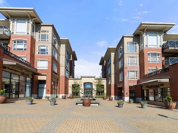 2970 King George Blvd #203, Surrey, BC V4P 0E6