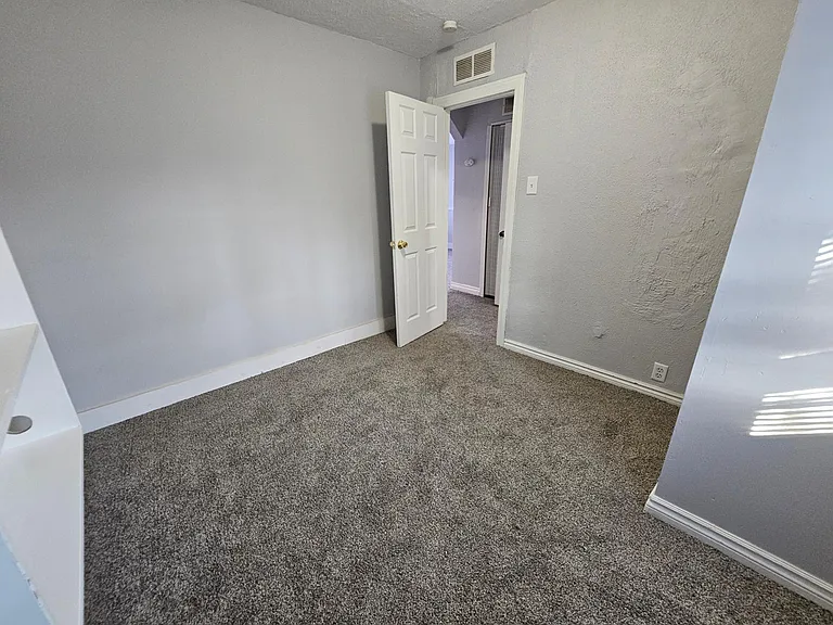 6828 Meadow Ave — Photo 7
