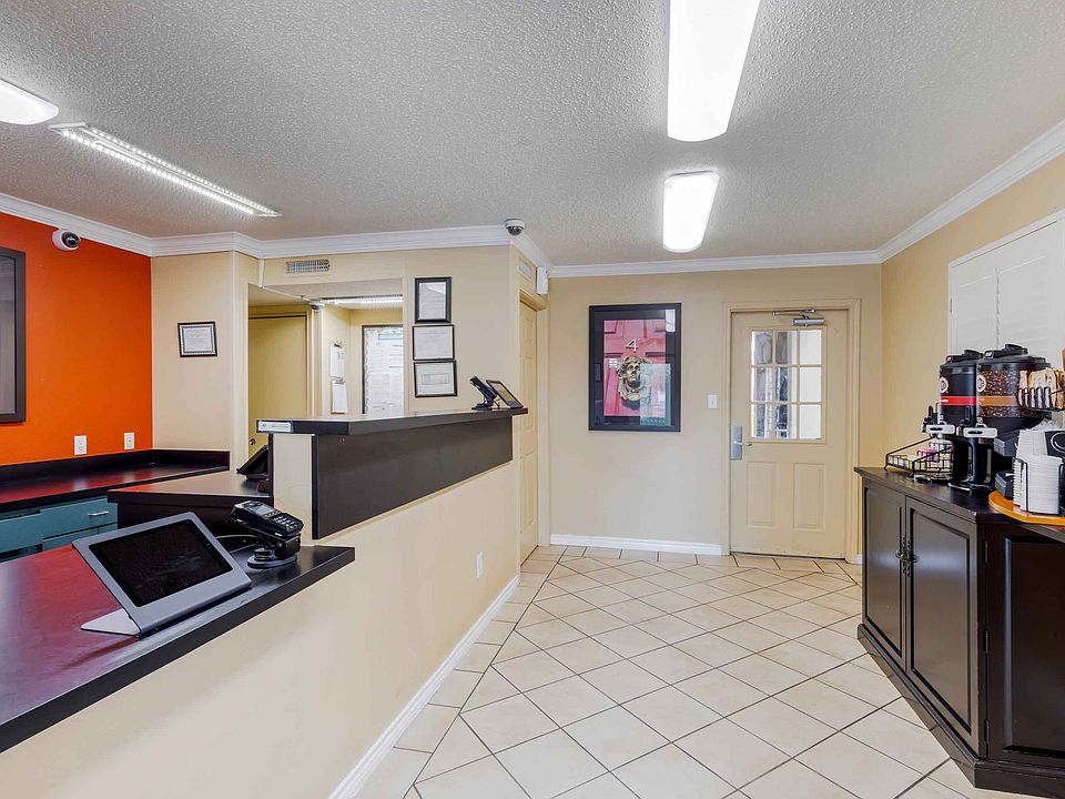 Lobby and Guest Check-in
