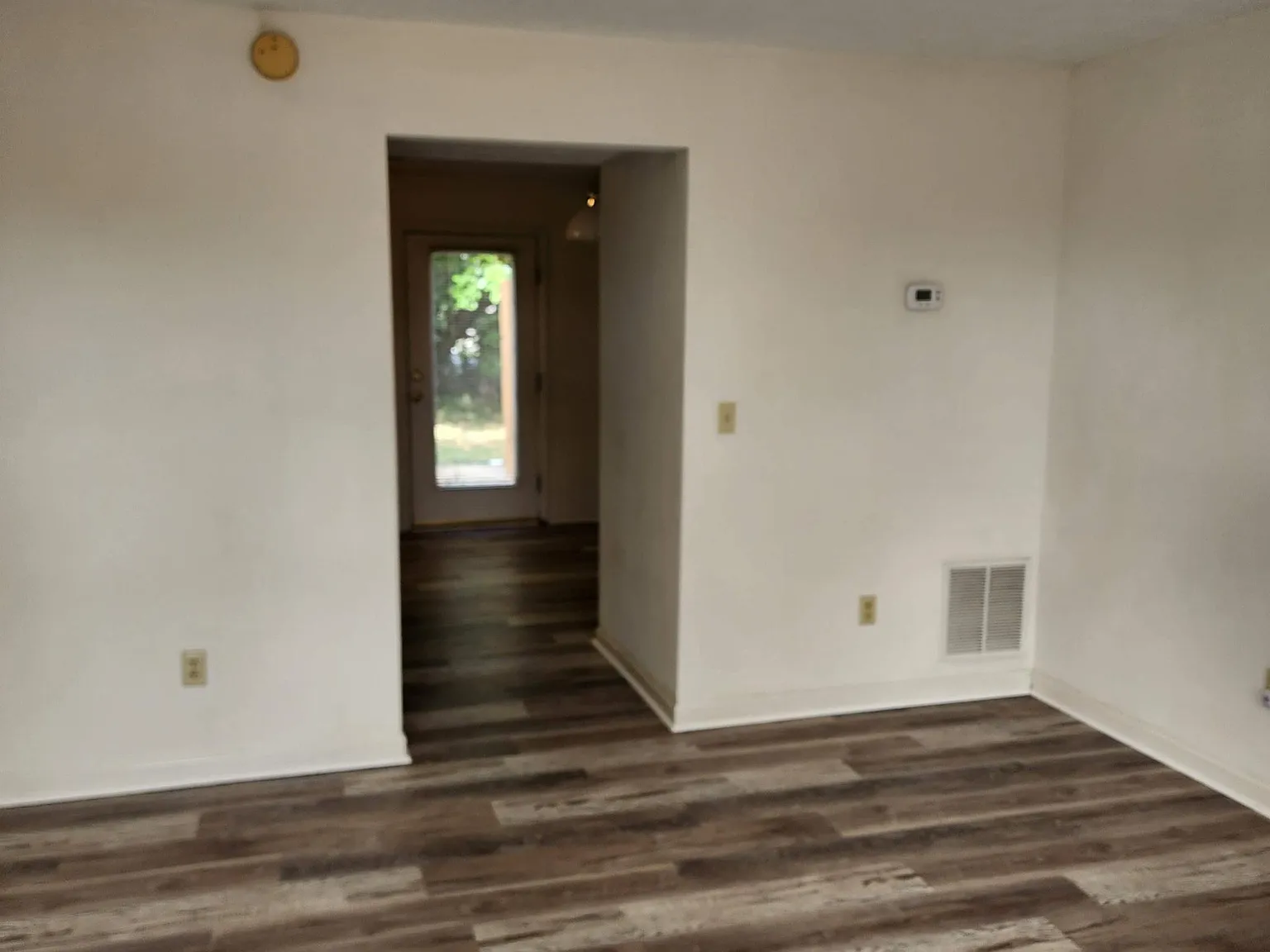 2 bed, 1.5 bath, 1000 sqft, $900 — Photo 3