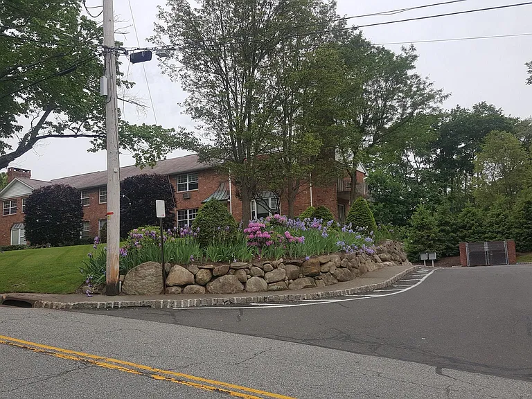 57 Congers Rd #G — Photo 15