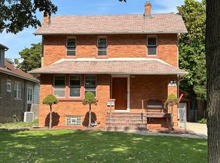 192 Waubansee Rd, Riverside, IL 60546