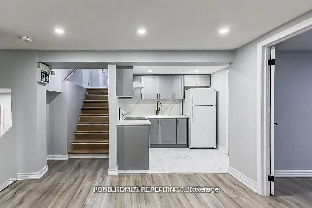 Building Photo - 20 Bluefin Cres #BASEMENT