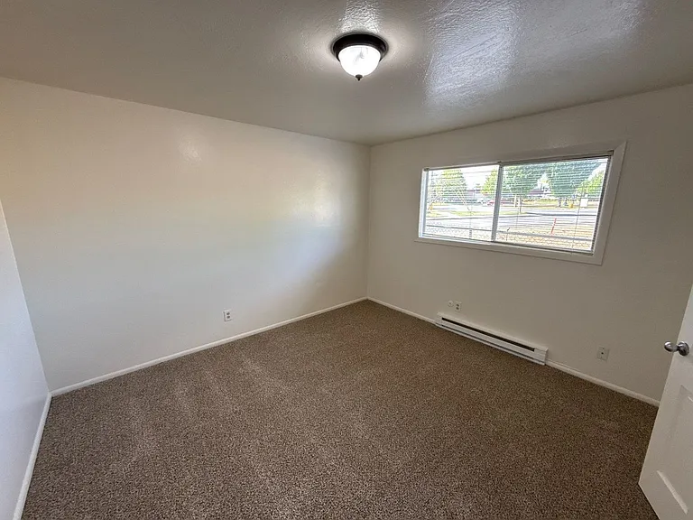 280 SE Orchard Ave #1 — Photo 10
