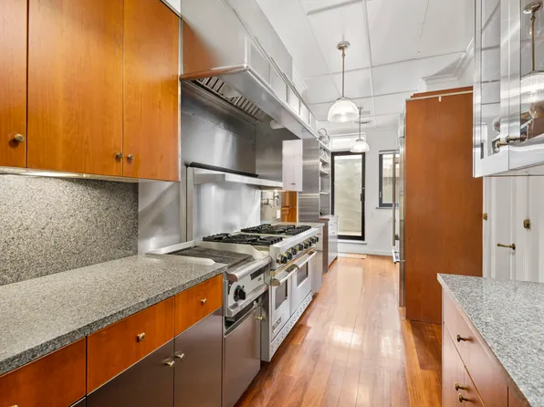 875 Park Avenue image 15 of 21