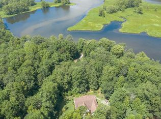 19614 Creekside Dr, Spring Grove, VA 23881