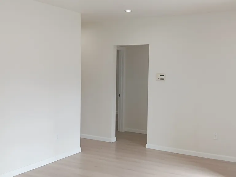 6725 Tyrone Ave — Photo 3