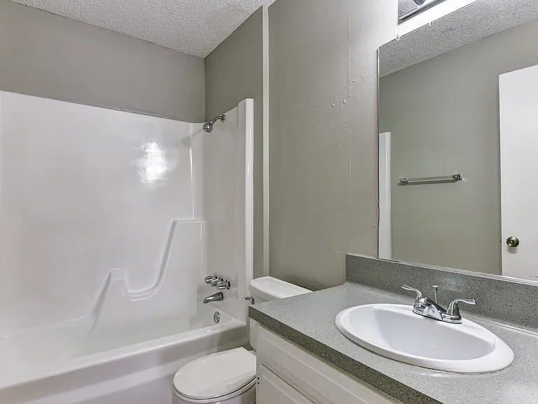 McIntyre Apartments — Photo 12
