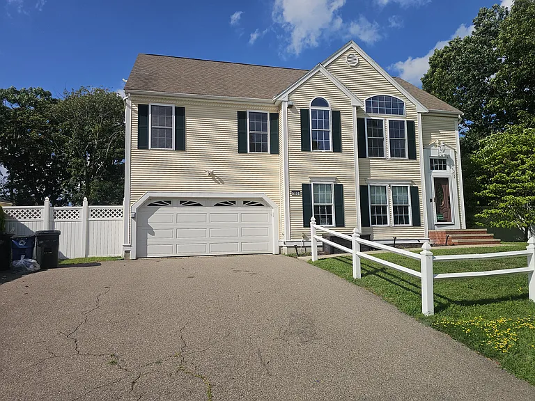 202 Falls Blvd — Photo 2