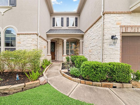 3rd image of 15202 Foxwood Arbor Ln