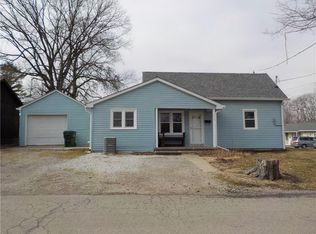 332 Broad St, Hope, IN 47246