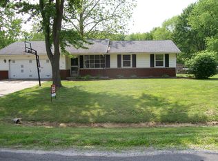 36 Devine Dr, Riverton, IL 62561