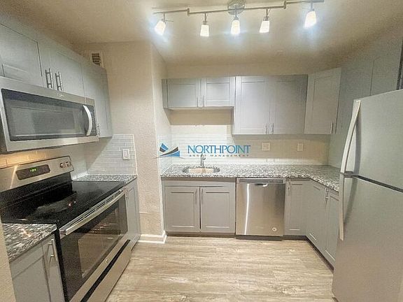 2nd image of 3710 Wyandotte St APT 7