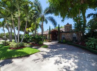2352 NE 212th Ter, Miami, FL 33180