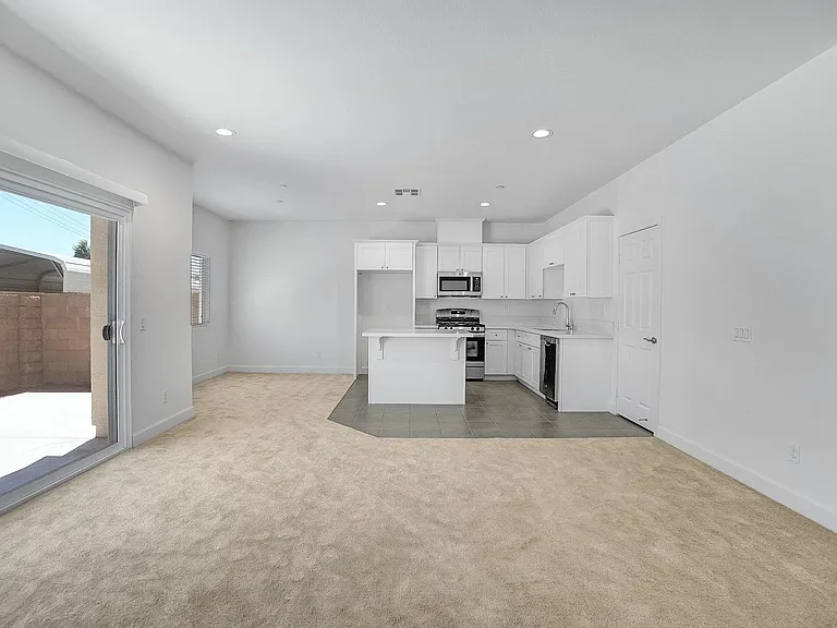 15395 Lotus Cir — Photo 10
