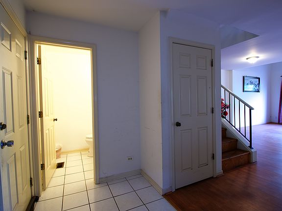 2nd image of 1328 Derby Ln