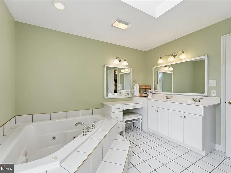 11406 Rolling Green Pl — Photo 24
