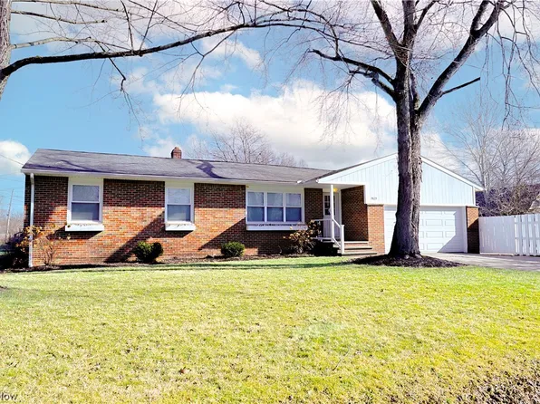 9829 Dupont Dr, Columbia Station, OH 44028