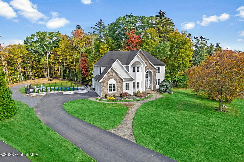 3rd image of 30 Knollwood Drive