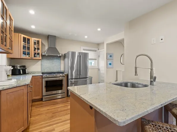 724 East St, Dedham, MA 02026