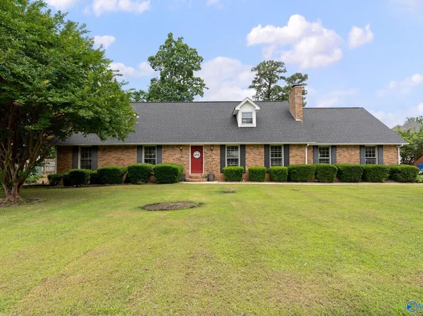 1412 Redbud St, Athens, AL 35611