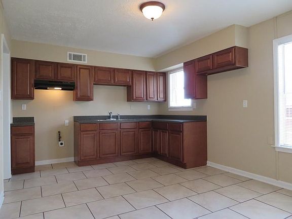 3rd image of 106 Champa Ave