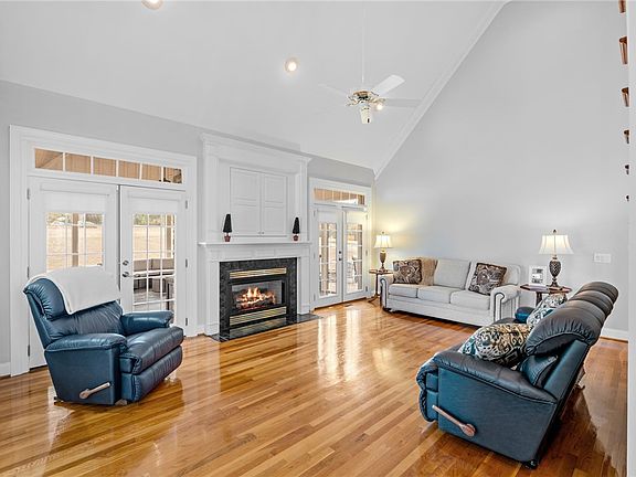 2nd image of 100 Farm Terrace Ct