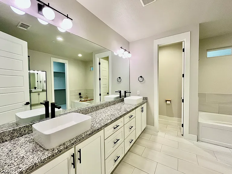 251 S Mill St #320 — Photo 23
